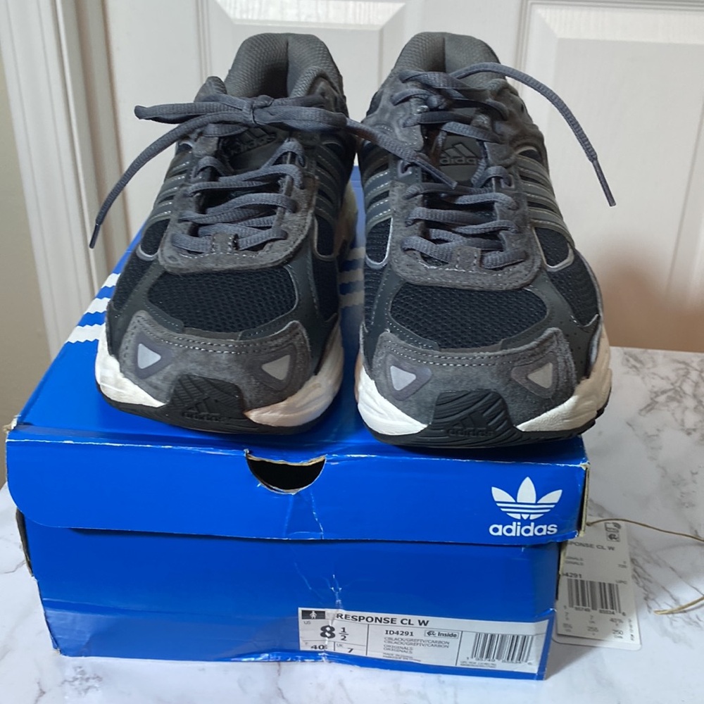 Adidas Response CL Core Black Women's Sneakers 8.5 with Box